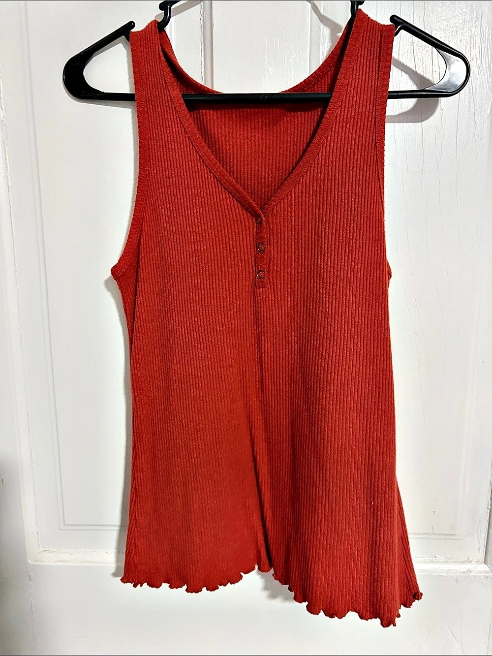 Ribbed Button-Front Tank in Red Size Medium